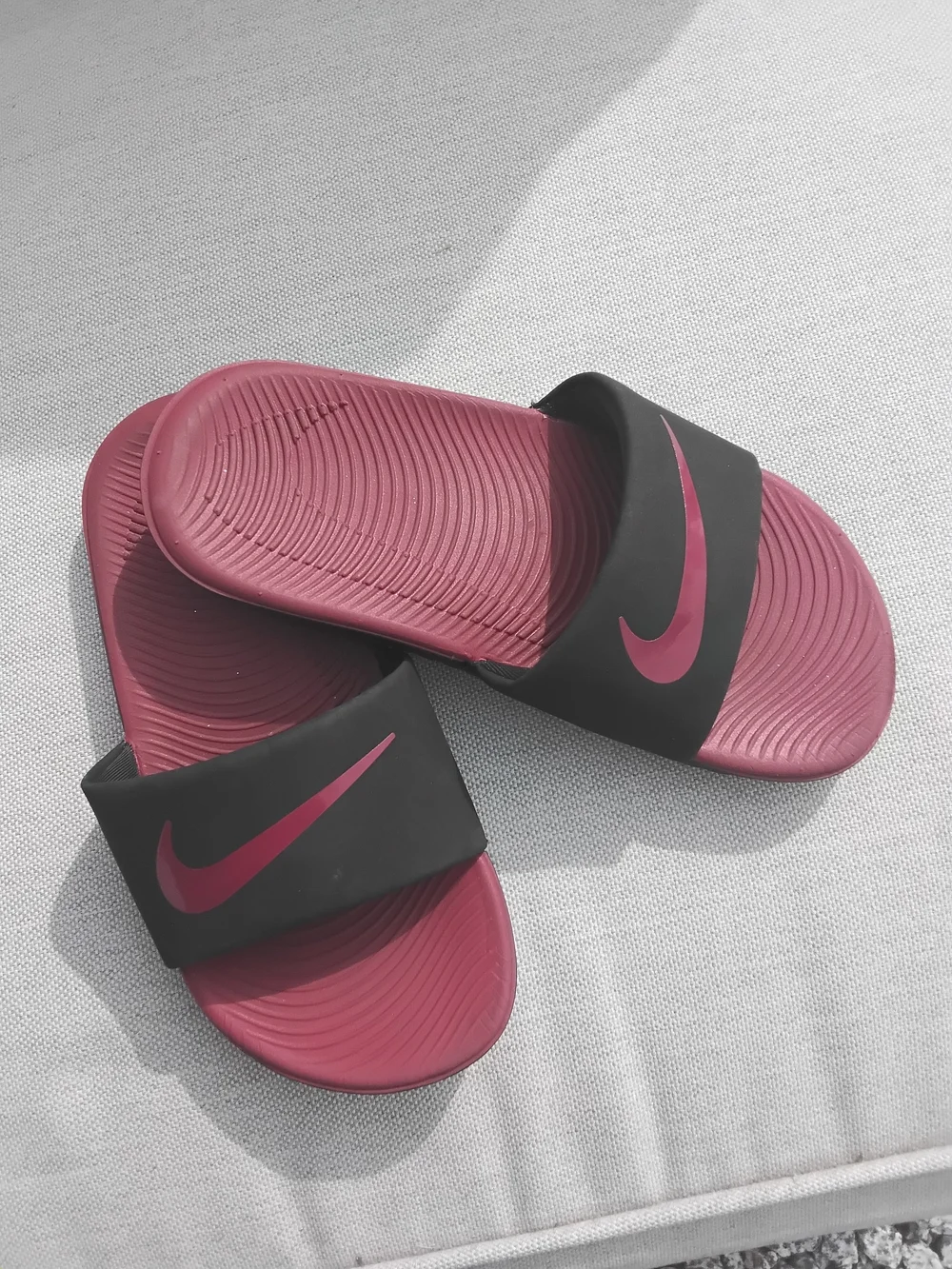 Nike Women's Black Strap Slide Sandals with Berry Footbed